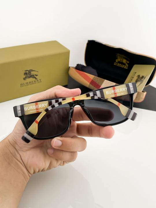 burberry-yellow-black
