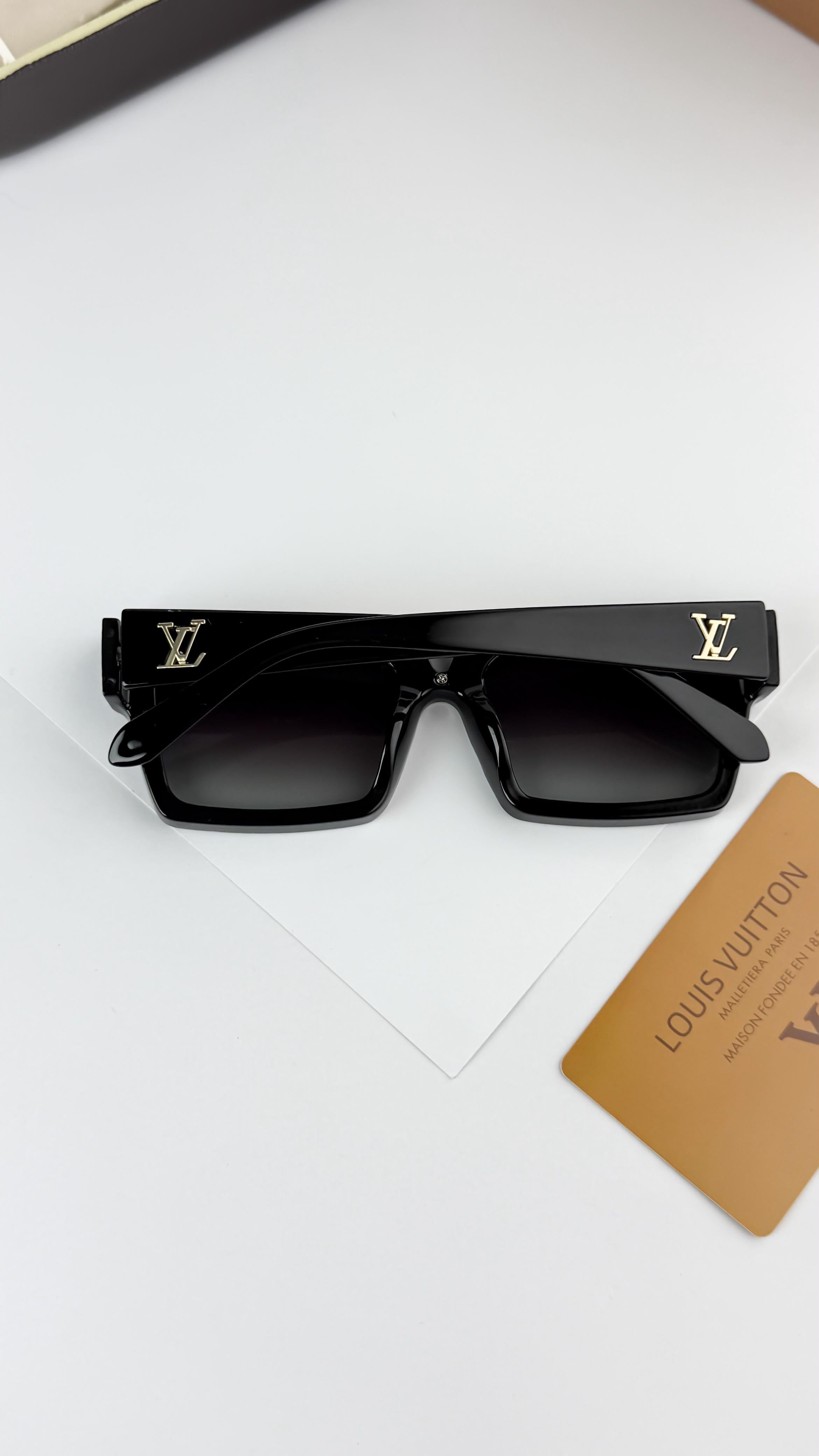 *LOUIS VUITTON BLACK SHADED 1984ðŸ”¥ðŸ”¥ðŸ”¥*