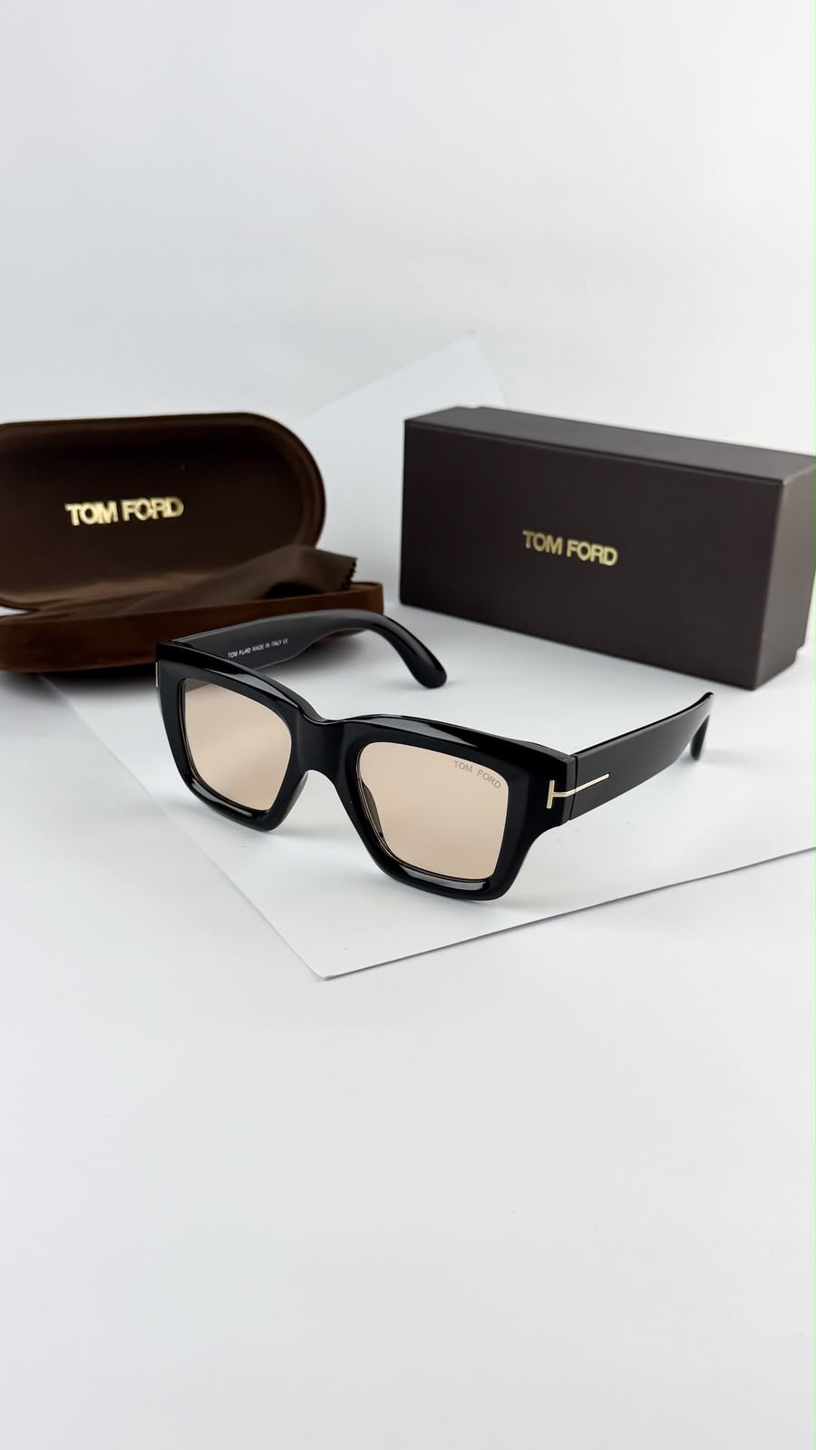 *TOMFORD BLACK PINK 184🔥🔥🔥ONE OF THE MOST DEMANDING ARTICLE THIS TIME🔥🔥🔥*