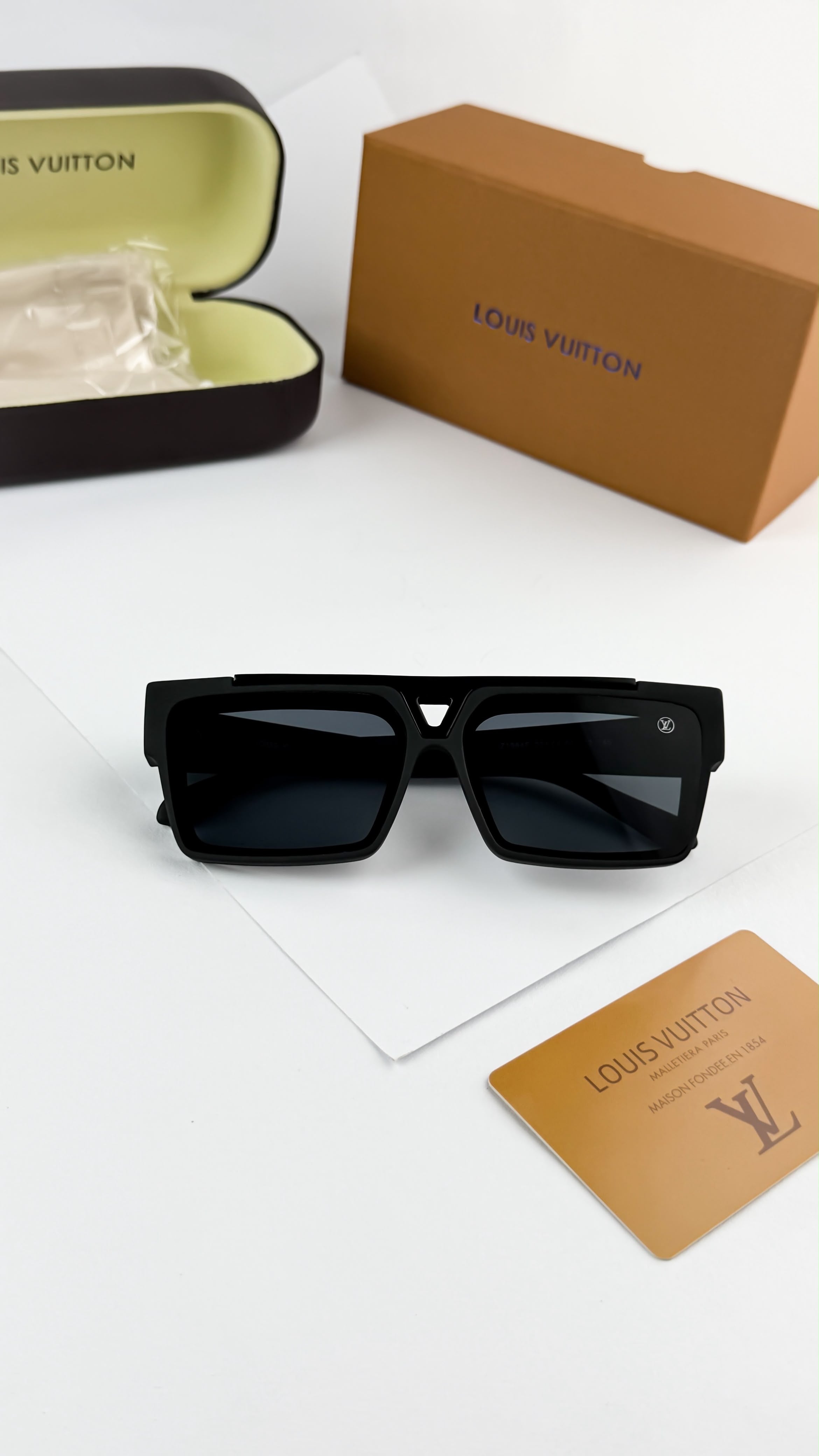 *LOUIS VUITTON BLACK 1984🔥🔥🔥ON DEMAND🔥🔥🔥*