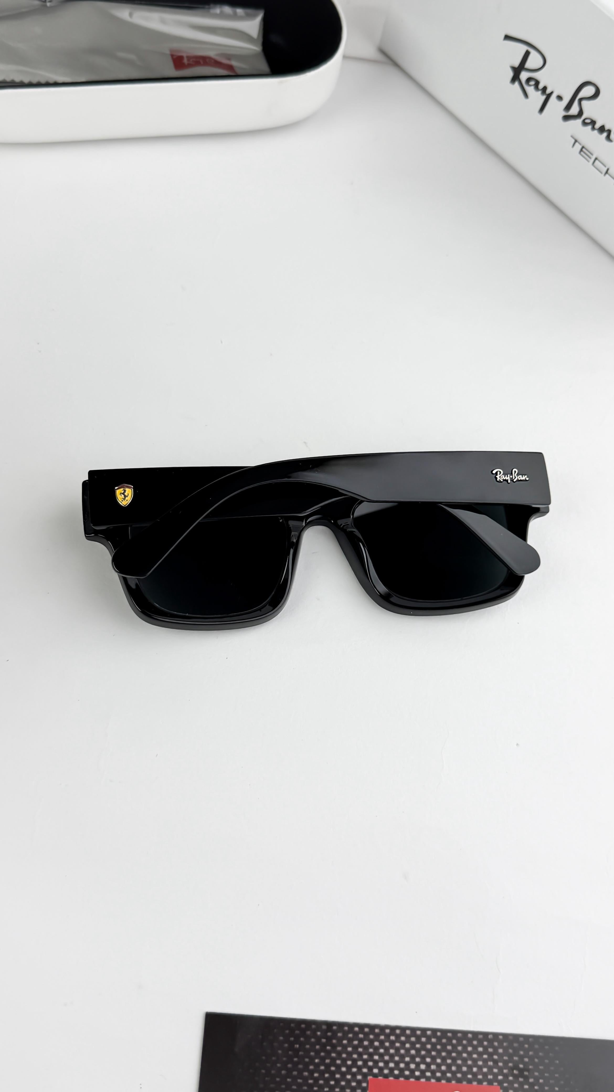 *RAYBAN BLACK FERRARI 4415ðŸ”¥ðŸ”¥ðŸ”¥*