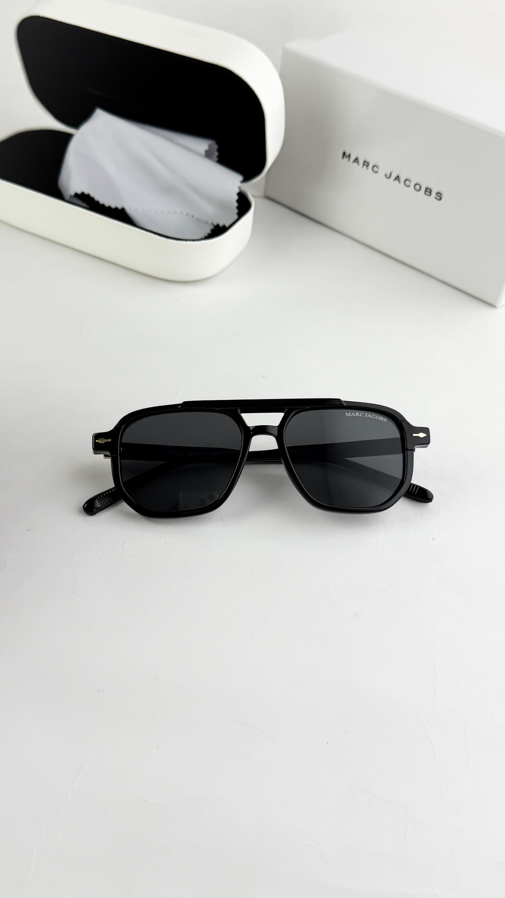 *MARC JACOBS BLACK 11-36ðŸ”¥ðŸ”¥ðŸ”¥FULL DEMANDING ARTICLE ðŸ¥µðŸ¥µðŸ¥µ*