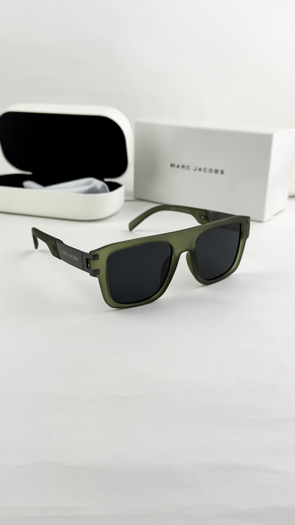 *MARC JACOBS GREEN 1004ðŸ”¥ðŸ”¥ðŸ”¥*