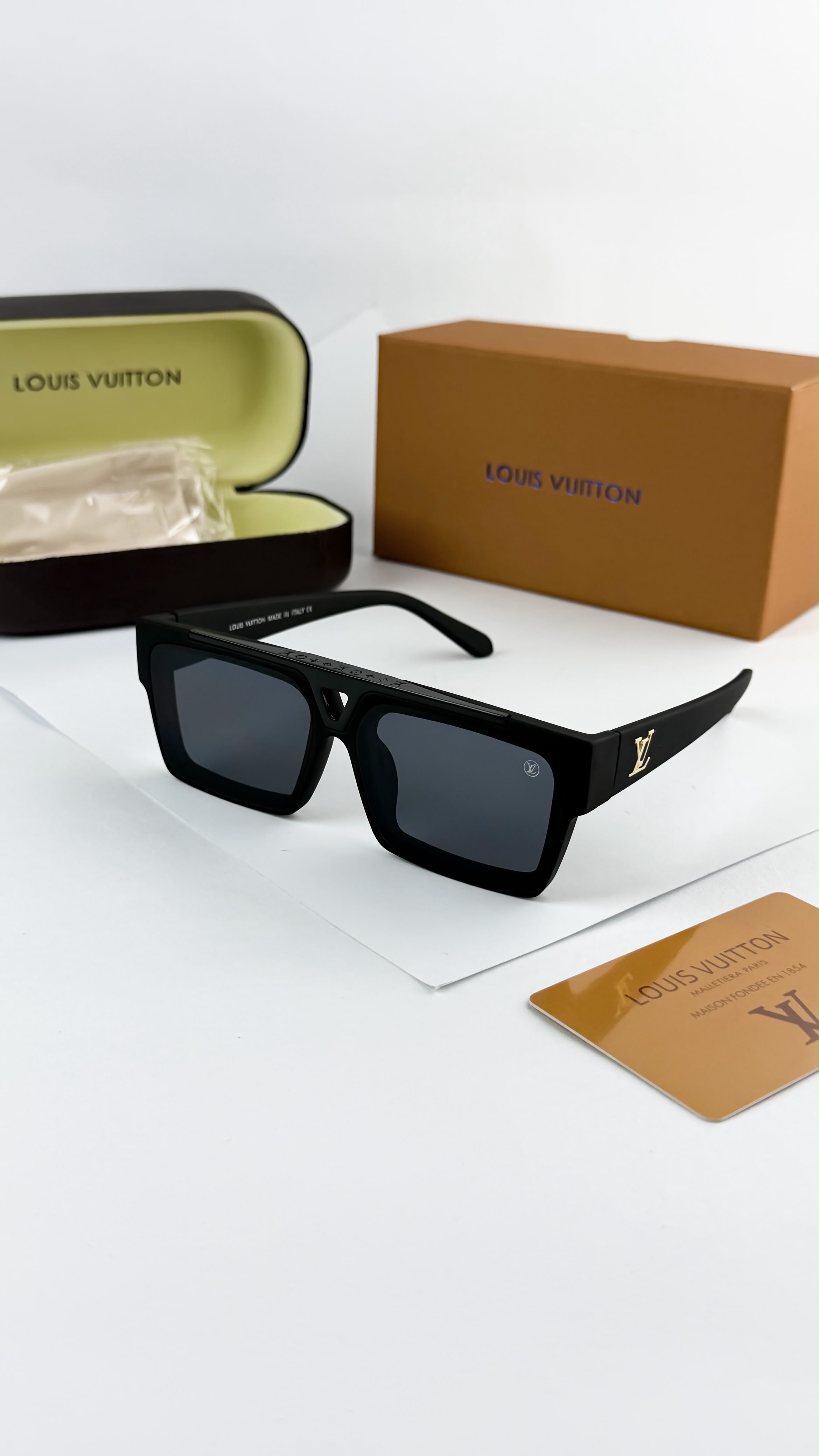 *LOUIS VUITTON BLACK 1984🔥🔥🔥ON DEMAND🔥🔥🔥*