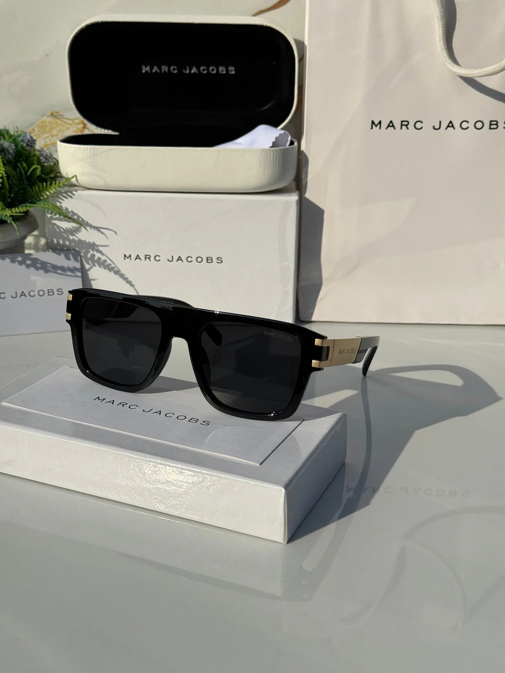 *Marc Jacobs 1004 Gold Black* 🔥