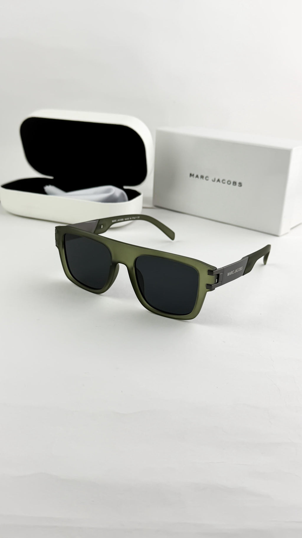 *MARC JACOBS GREEN 1004ðŸ”¥ðŸ”¥ðŸ”¥*