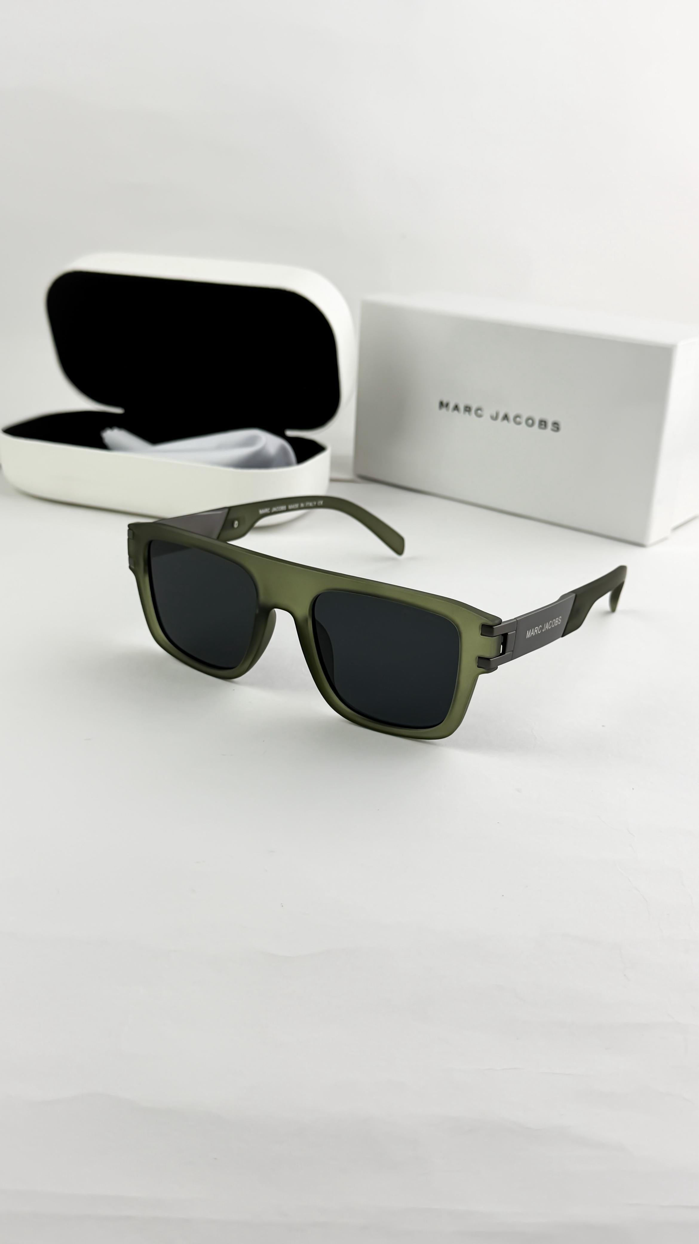 *MARC JACOBS GREEN 1004ðŸ”¥ðŸ”¥ðŸ”¥*