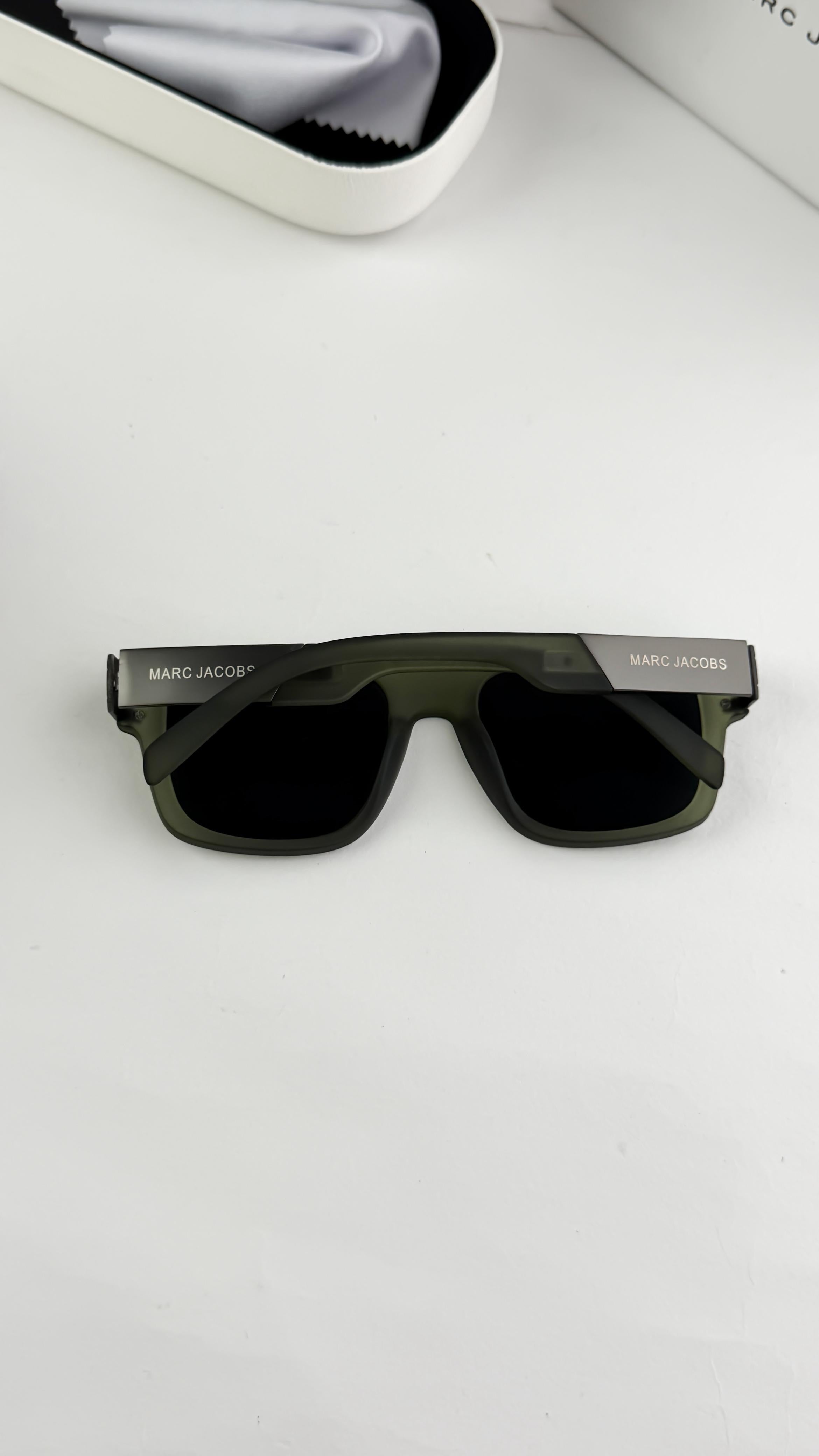 *MARC JACOBS GREEN 1004ðŸ”¥ðŸ”¥ðŸ”¥*