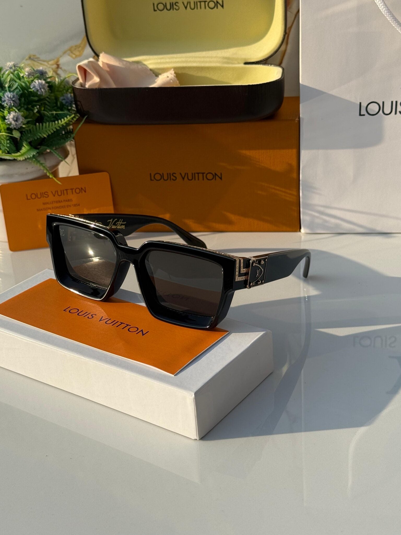 Louis Vuitton Gold ðŸª™ Black ðŸ–¤