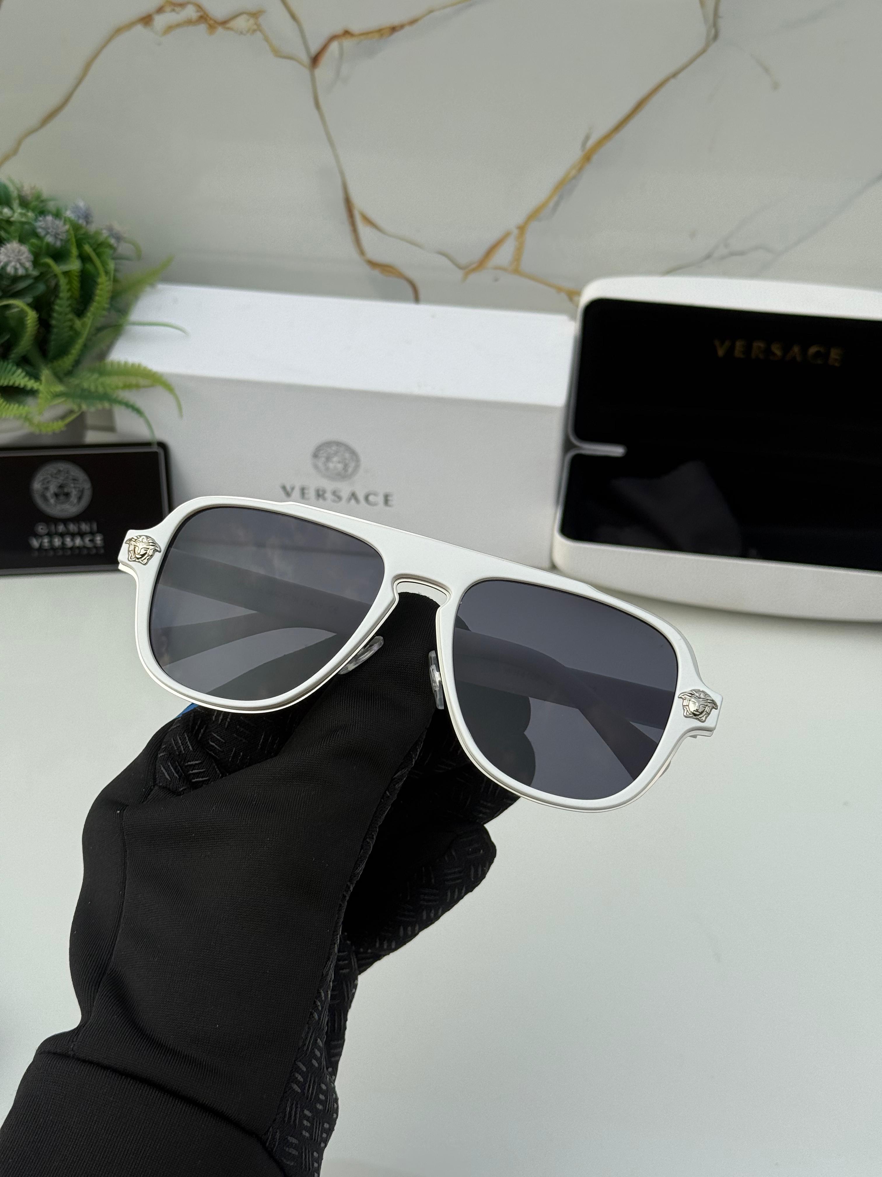 *Versace white*ðŸ”¥ðŸš¨